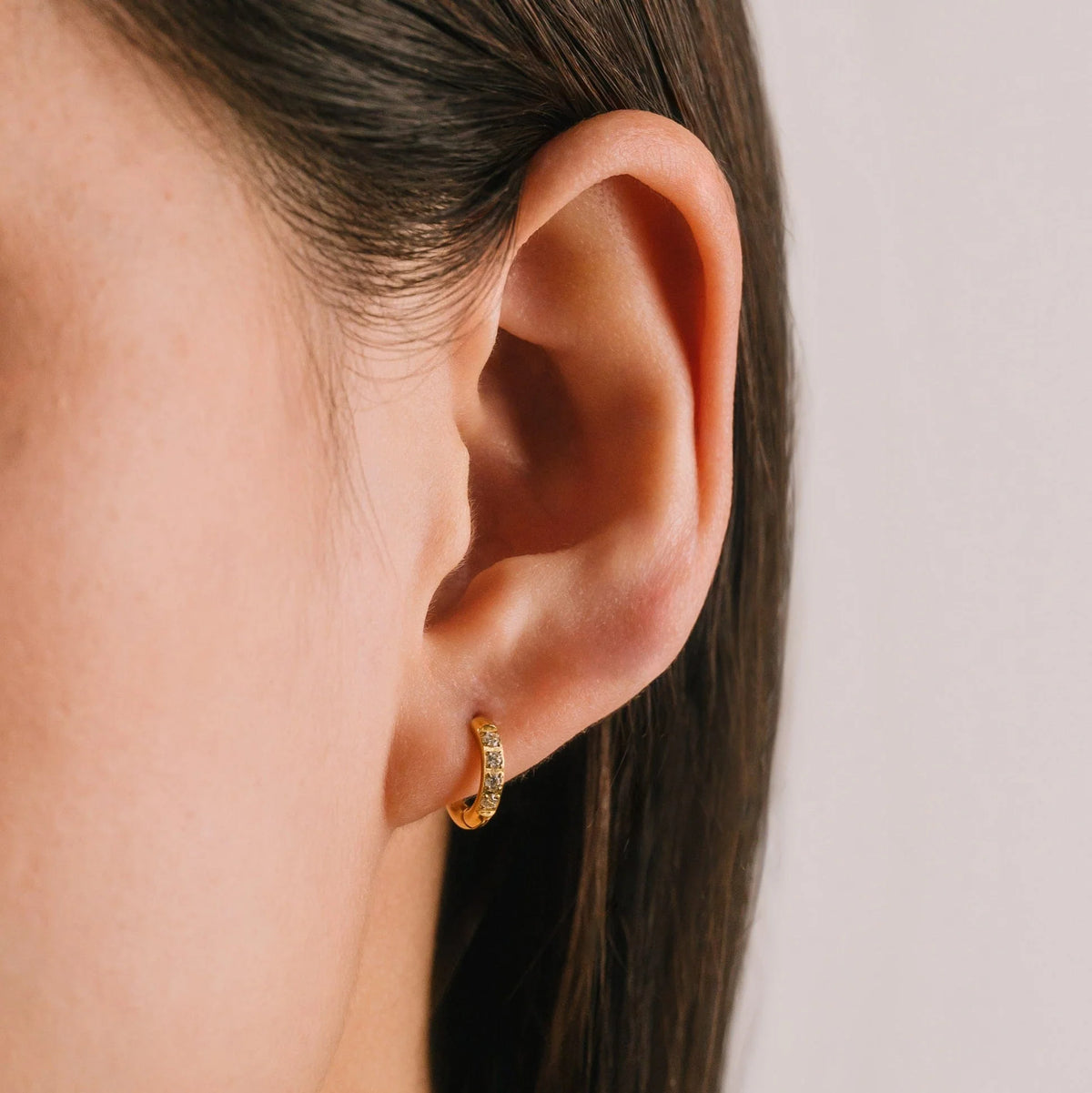 Evie 10mm Huggie Hoops - Gold