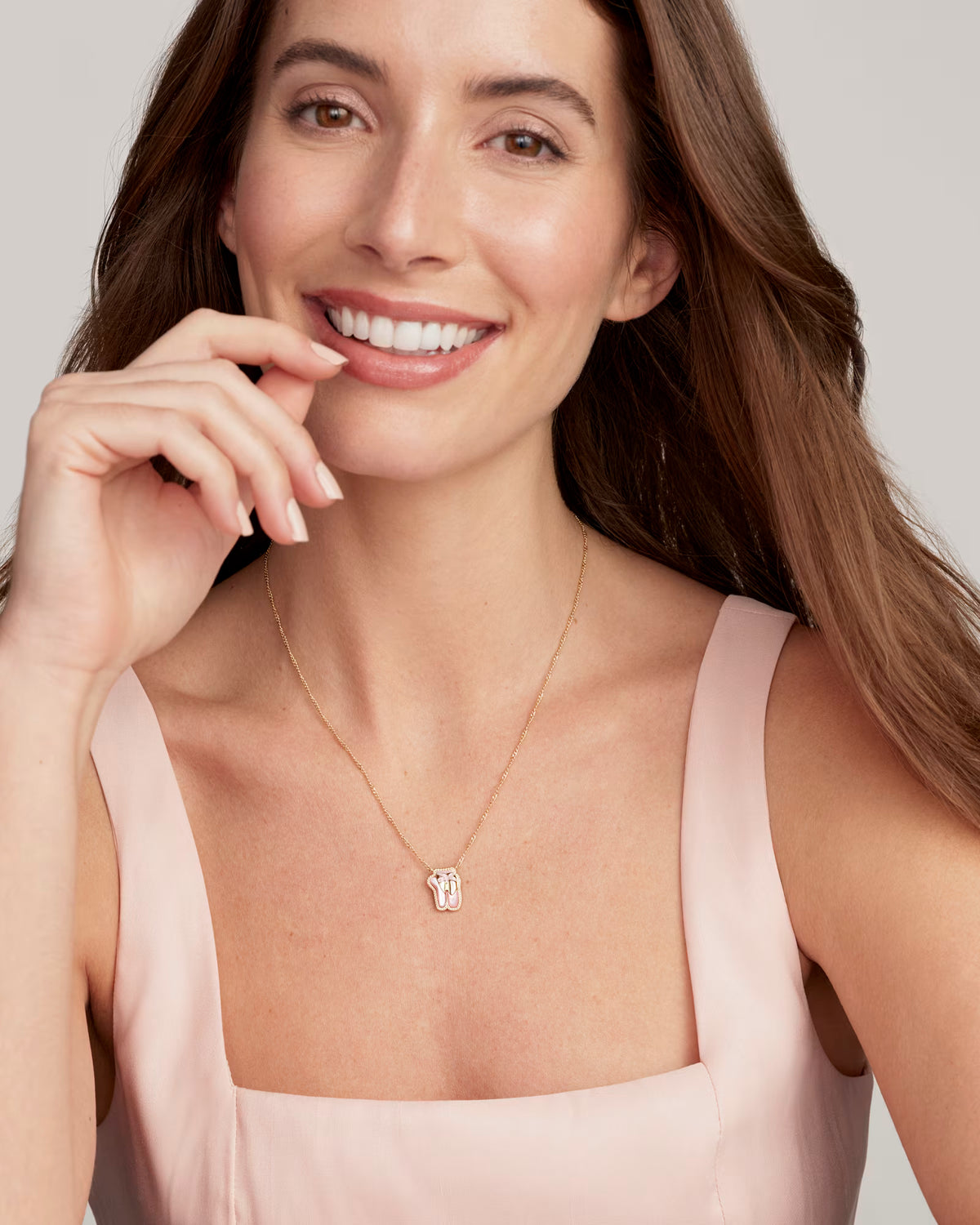 BALLET SHORT PENDANT NECKLACE GOLD BLUSH MOTHER OF PEARL