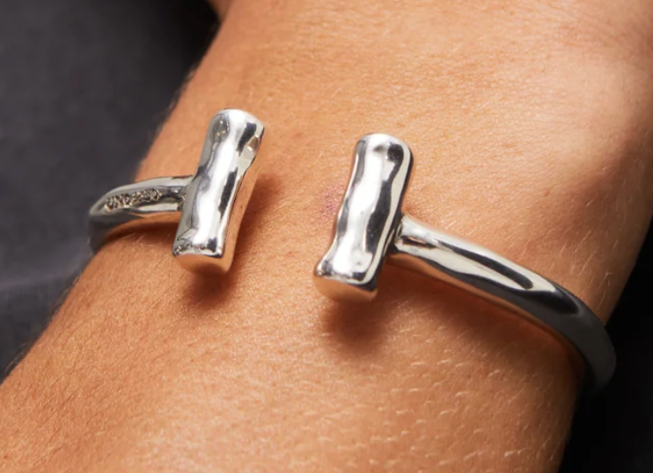 rigid bracelet of metal alloy plated in sterling silver and two tubes at the ends M