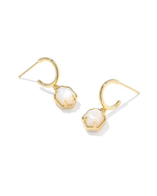 TOMON HUGGIE EARRING GOLD IVORY MOTHER OF PEARL