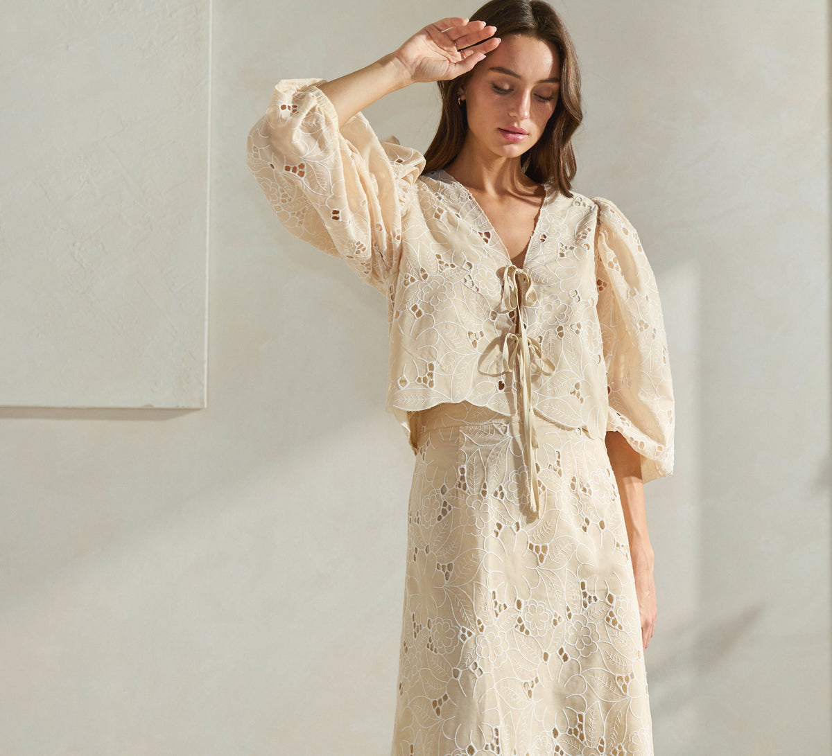 SCALLOP EDGE FLOWER EYELET LACE TOP