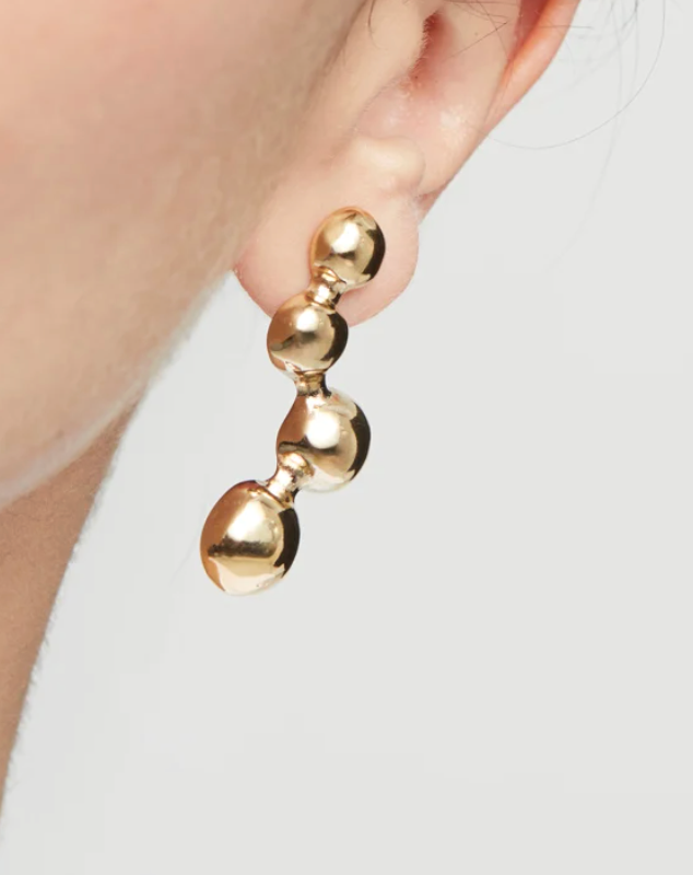 earrings in 18k gold plated metal alloy and four beads