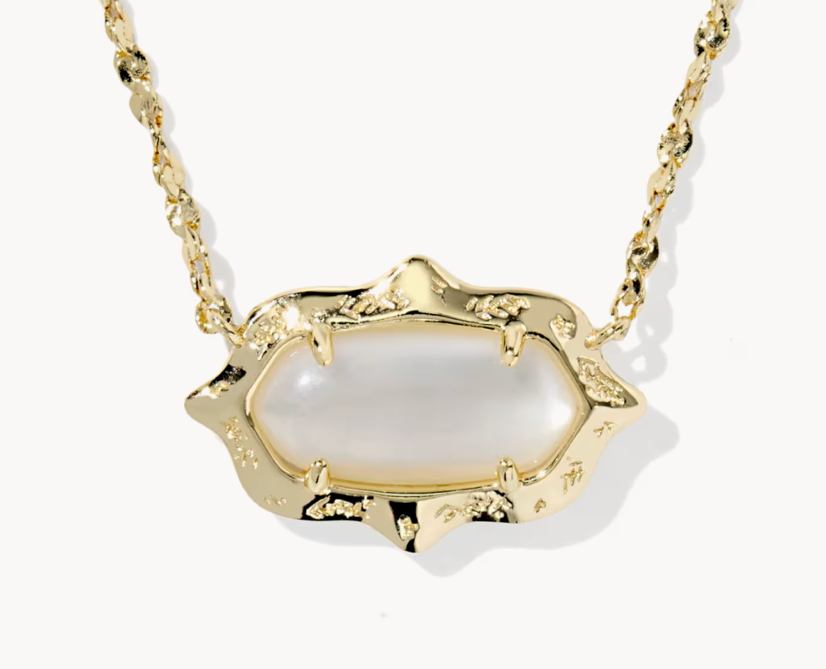ELISA SCALLOP FRAME SHORT PENDANT NECKLACE GOLD NATURAL MOTHER OF PEARL