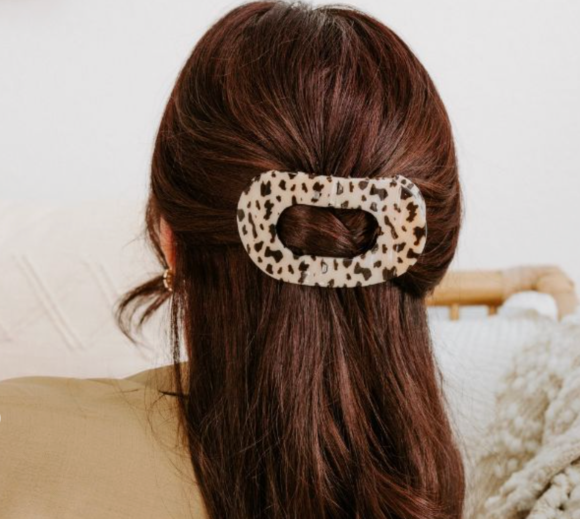 Blonde Tortoise Medium Flat Round Hair Clip