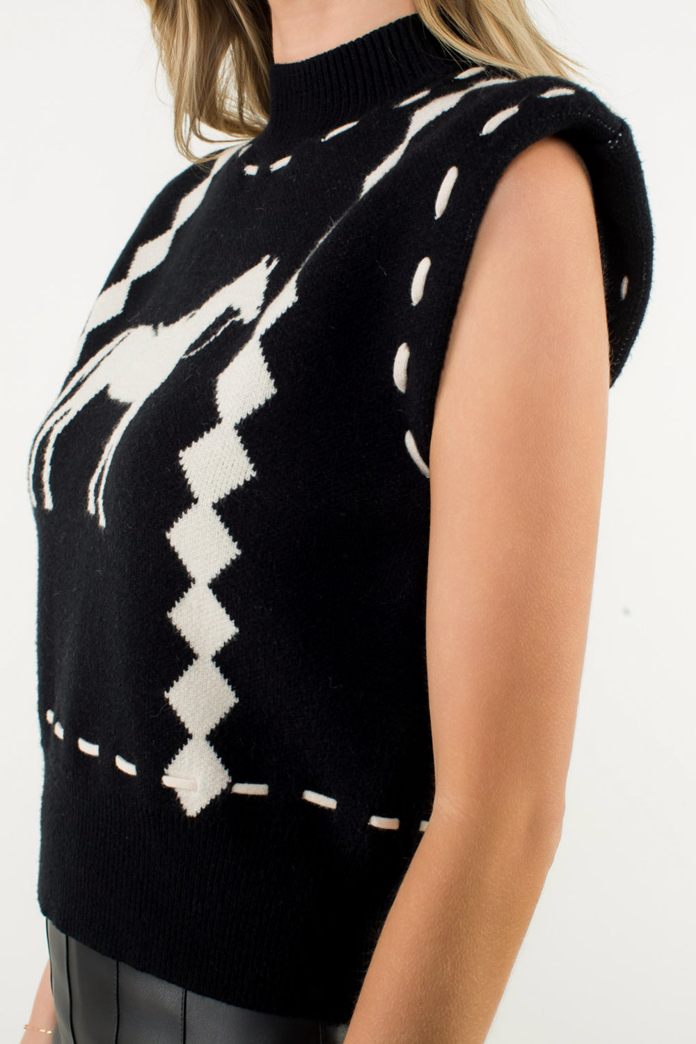SLEEVELESS HORSE KNIT VEST