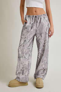 CAMO PRINT WIDE LEG SWEATPANTS